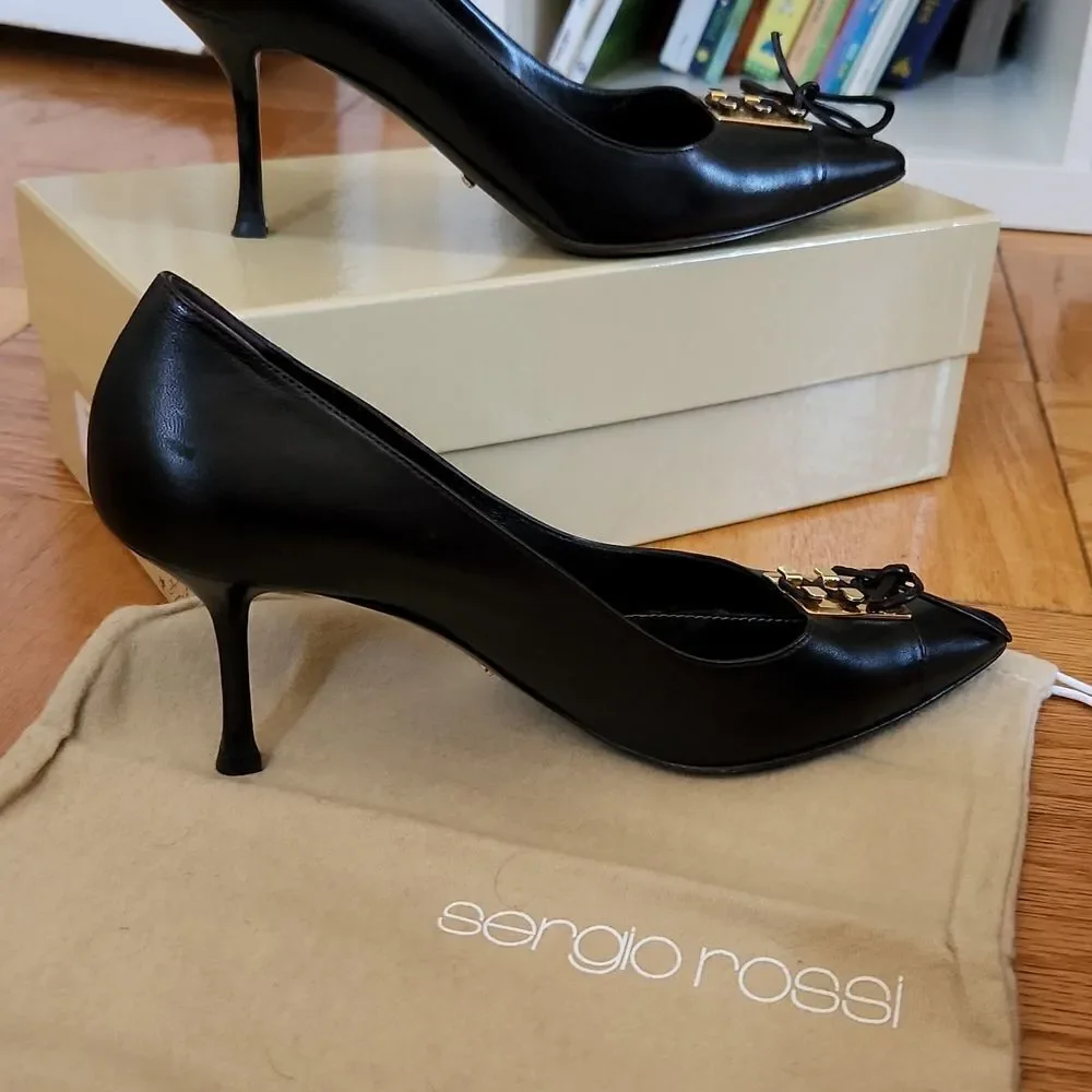 Sergio Rossi chocolate brown leather pointed toe heels with gold tone logo sz 38